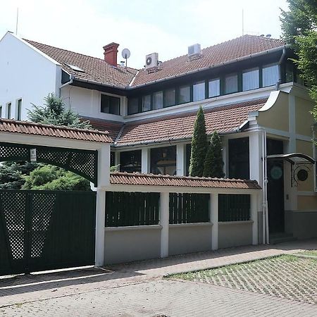 Szlovak Panzio Hotel เบเกซซาบา ภายนอก รูปภาพ