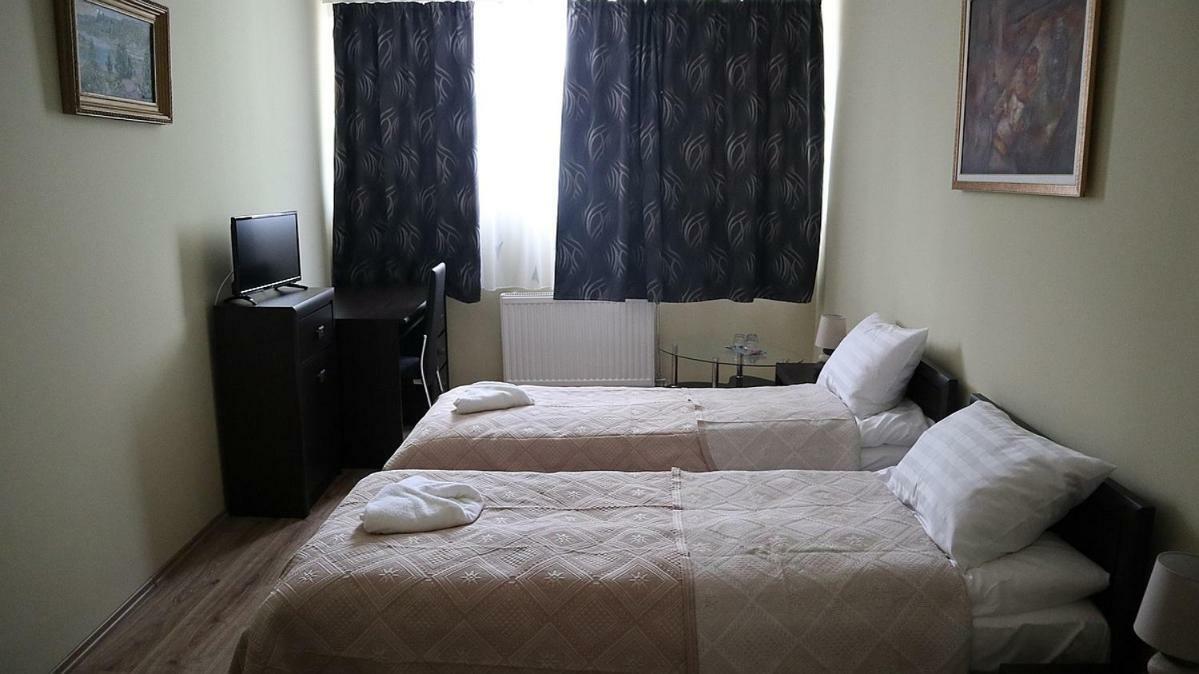 Szlovak Panzio Hotel เบเกซซาบา ภายนอก รูปภาพ