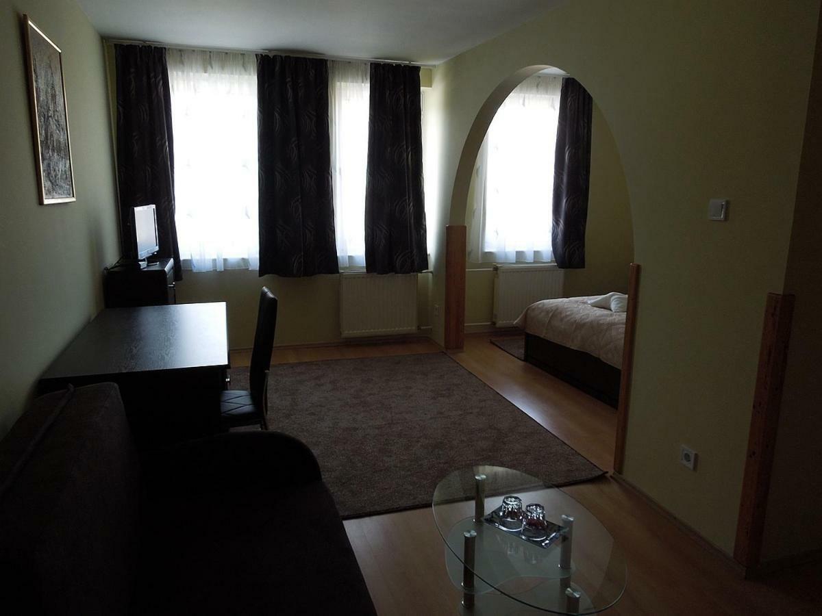 Szlovak Panzio Hotel เบเกซซาบา ภายนอก รูปภาพ