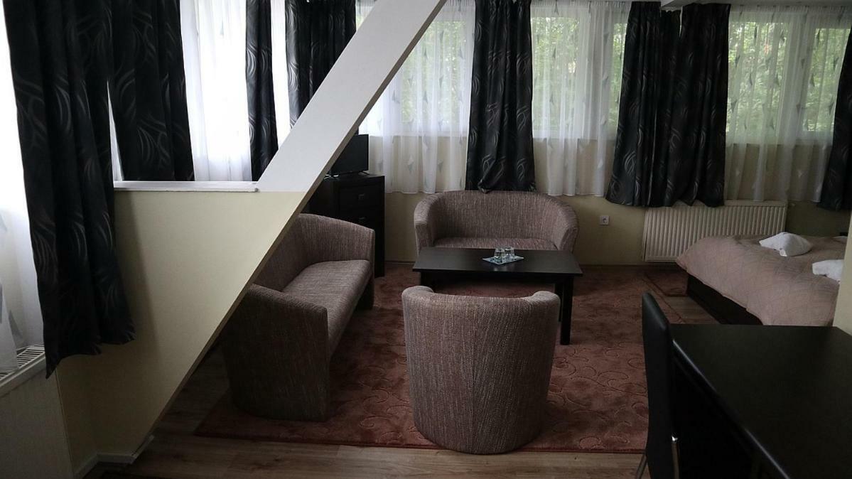 Szlovak Panzio Hotel เบเกซซาบา ภายนอก รูปภาพ