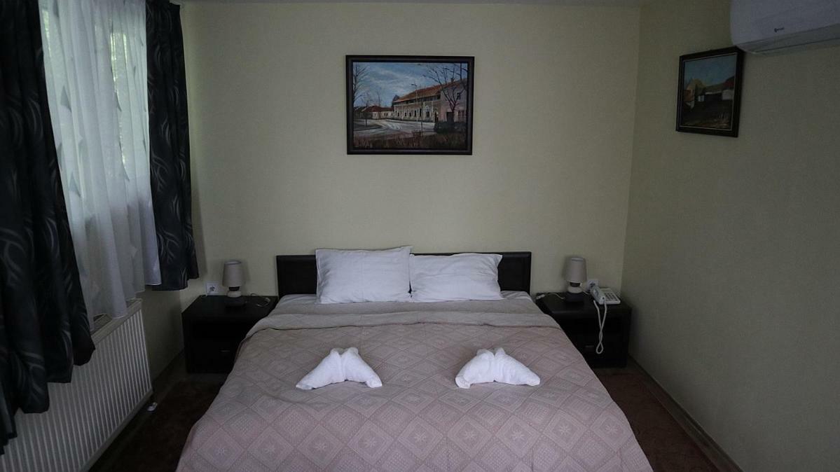 Szlovak Panzio Hotel เบเกซซาบา ภายนอก รูปภาพ