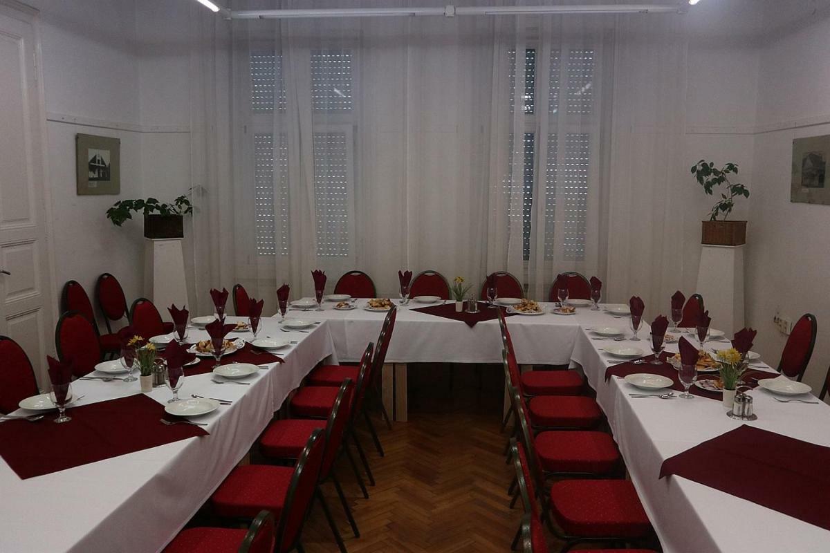 Szlovak Panzio Hotel เบเกซซาบา ภายนอก รูปภาพ
