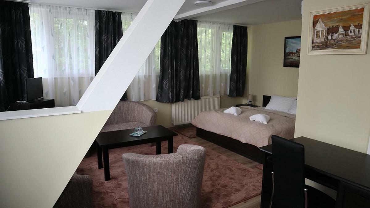 Szlovak Panzio Hotel เบเกซซาบา ภายนอก รูปภาพ