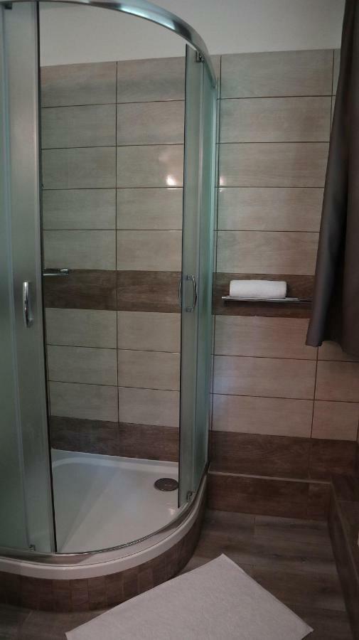 Szlovak Panzio Hotel เบเกซซาบา ภายนอก รูปภาพ