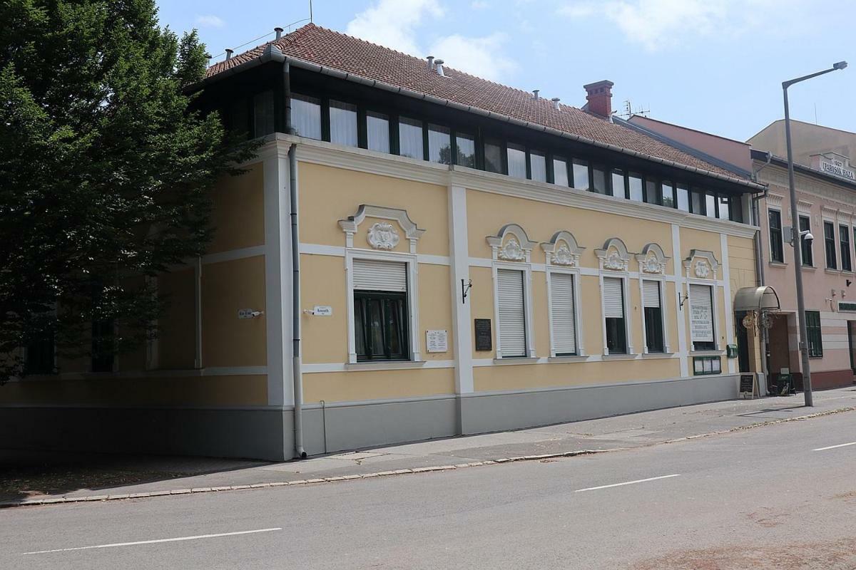 Szlovak Panzio Hotel เบเกซซาบา ภายนอก รูปภาพ